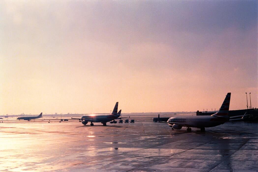 Au milieu des pistes de l’aéroport à cause de leur GPS