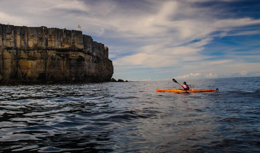 Un cambrioleur arrêté alors qu’il traversait la Manche en kayak