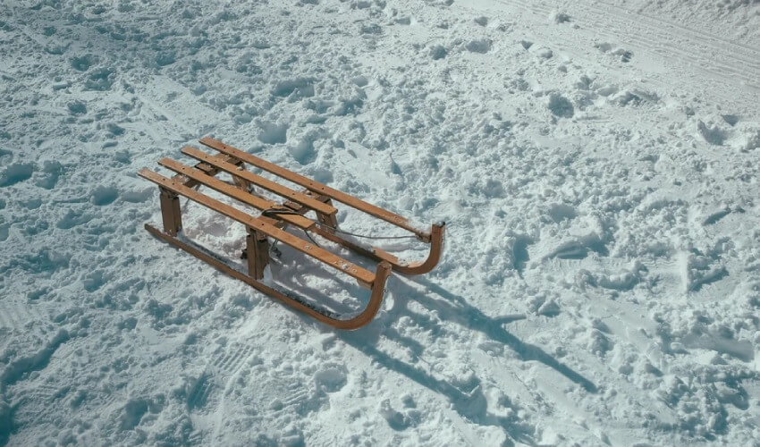 Elle accouche sur une luge en pleine tempête de neige