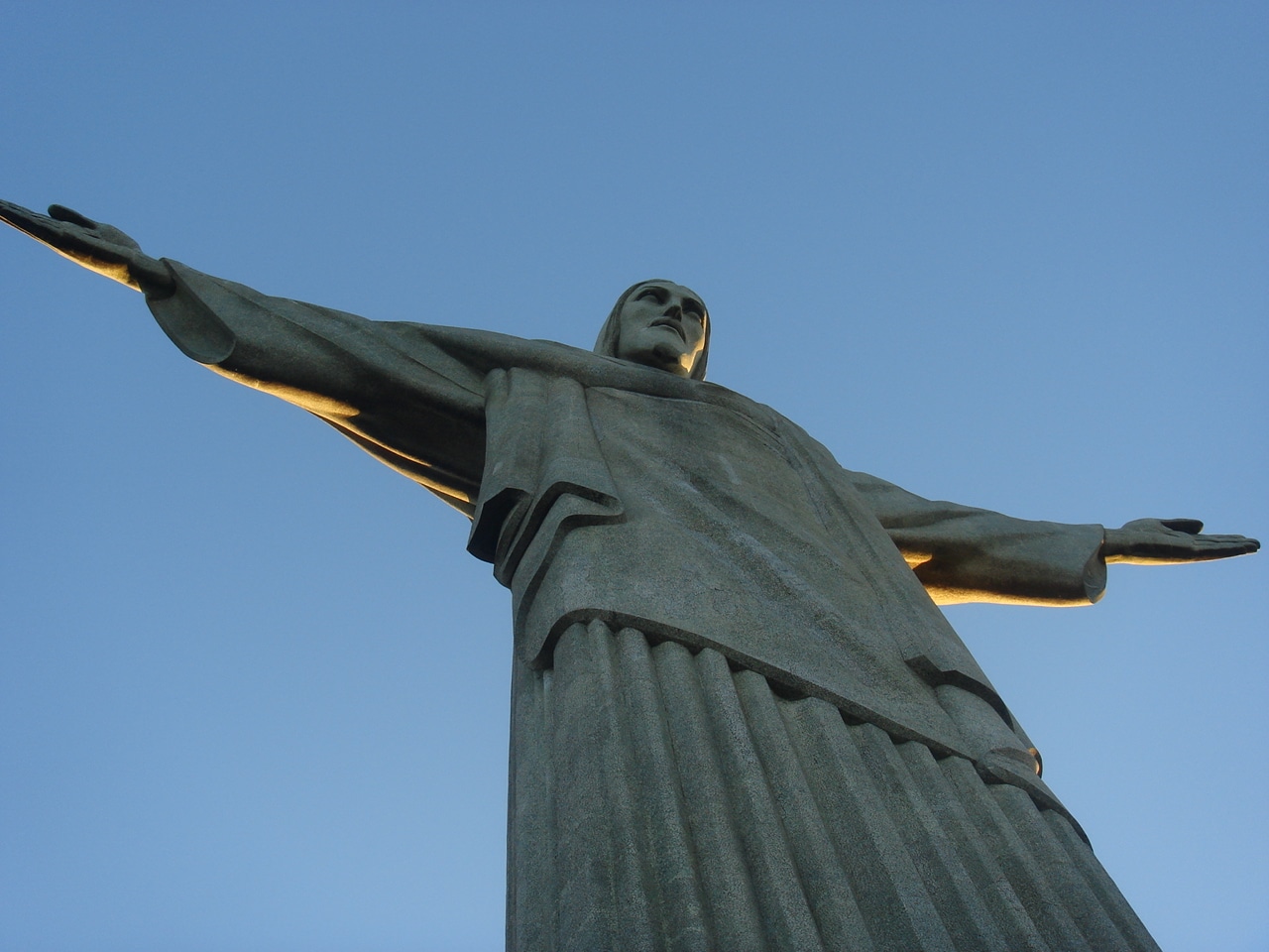 La statue du Christ Rédempteur de Rio frappé par la foudre