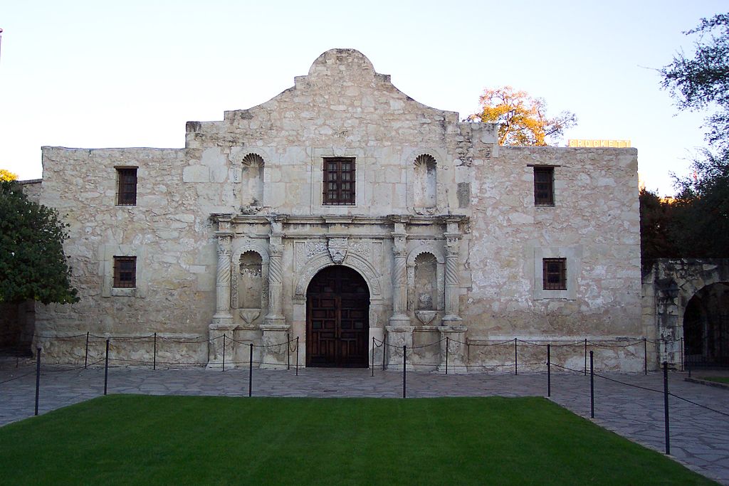 Un an et demi de prison ferme pour avoir uriné sur le Fort Alamo