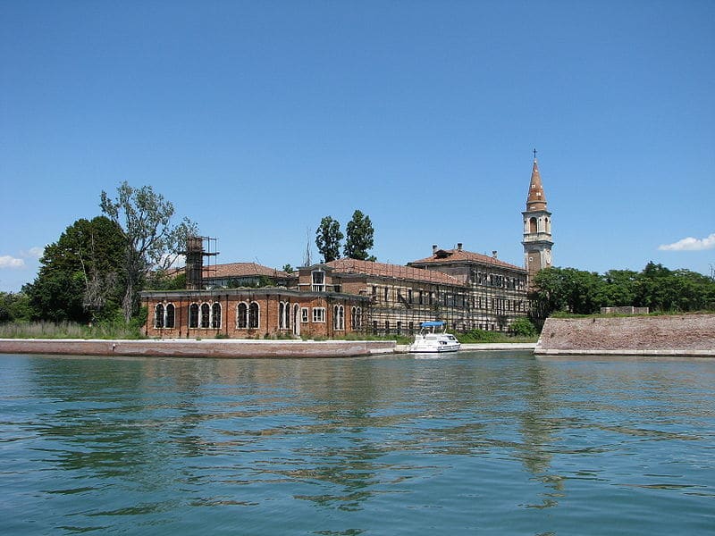 Une île « hantée » dans la lagune de Venise va être vendue aux enchères
