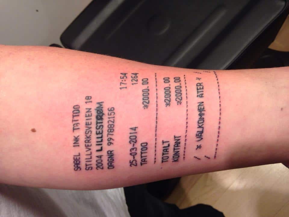 Il se fait tatouer la facture de son tatoueur sur l’avant-bras une semaine après un ticket de caisse McDonald’s