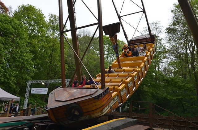 Il passe cinquante heures dans le bateau pirate d’un parc d’attraction