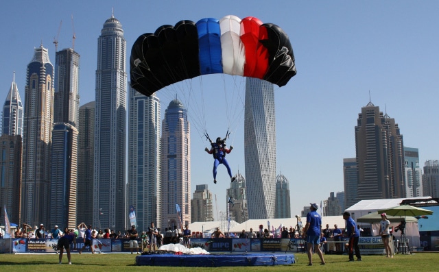 Le record du monde de précision d’atterrissage en saut en parachute