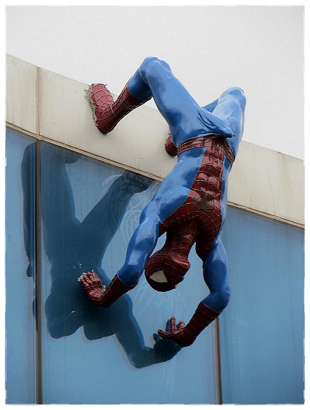 Une statue de Spider-Man ayant une érection provoque une vague d’indignations en Corée du Sud