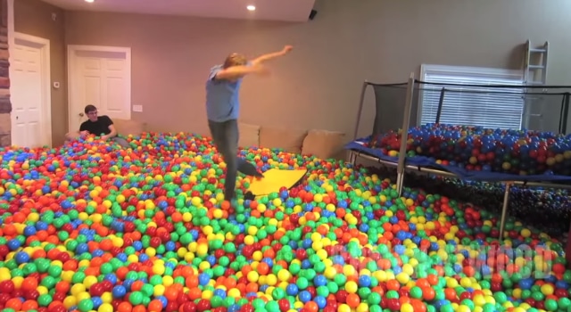 Il Transforme Sa Maison En Une Piscine à Boules Géante Pour Faire