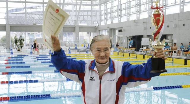 détentrice de record mondial de natation à 100 ans