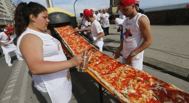 Le record de la plus longue pizza du monde : 1858,88 mètres