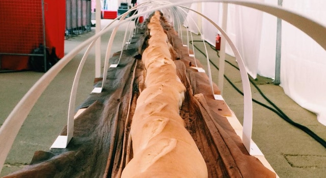 La plus longue baguette du monde mesure 122,4 mètres