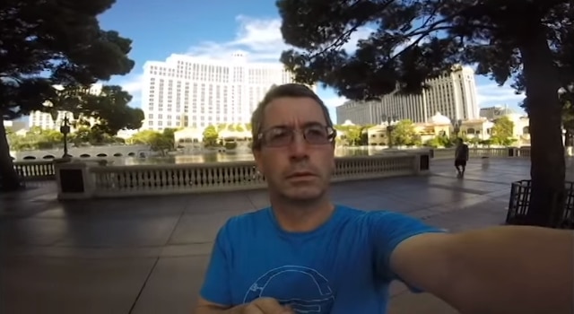 Il filme par erreur toutes ses vacances à Las Vegas en mode selfie