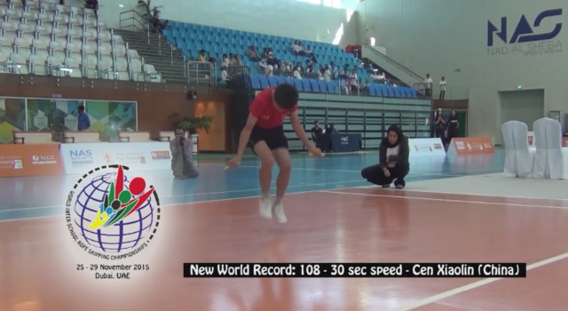 Il bat à 11 ans le record du monde de sauts à la corde