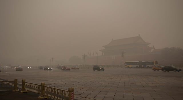 Elle se perd une journée à cause d’un nuage de pollution