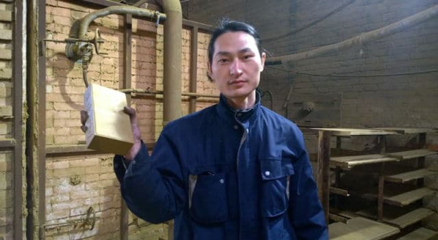 Il assemble une brique de 7kg en aspirant l’air pollué de Pékin durant 100 jours