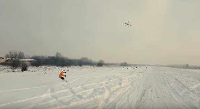 Le « droneboarding » ou l’art de faire du snowboard tracté par un drone