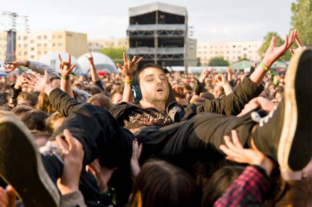 endormi deuxième jour de stage détournement porté par la foule