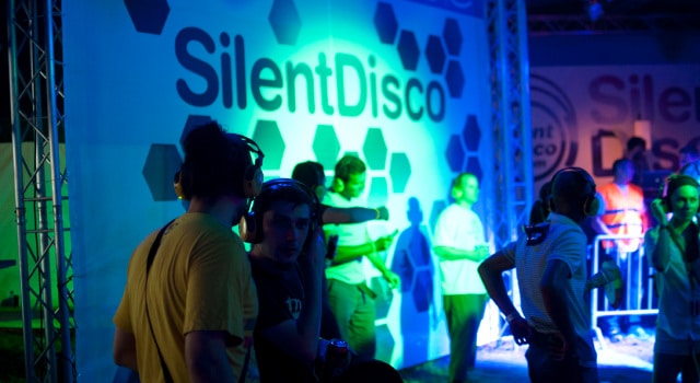La ville de Lausanne interdit les soirées « silent disco » jugées trop bruyantes