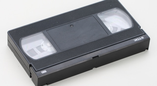 Arrêté pour une cassette VHS non rendue 15 ans après sa location