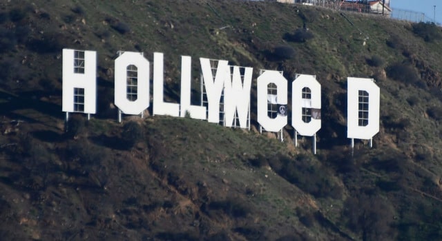 Le célèbre panneau « Hollywood » transformé en « Hollyweed » lors du Nouvel An