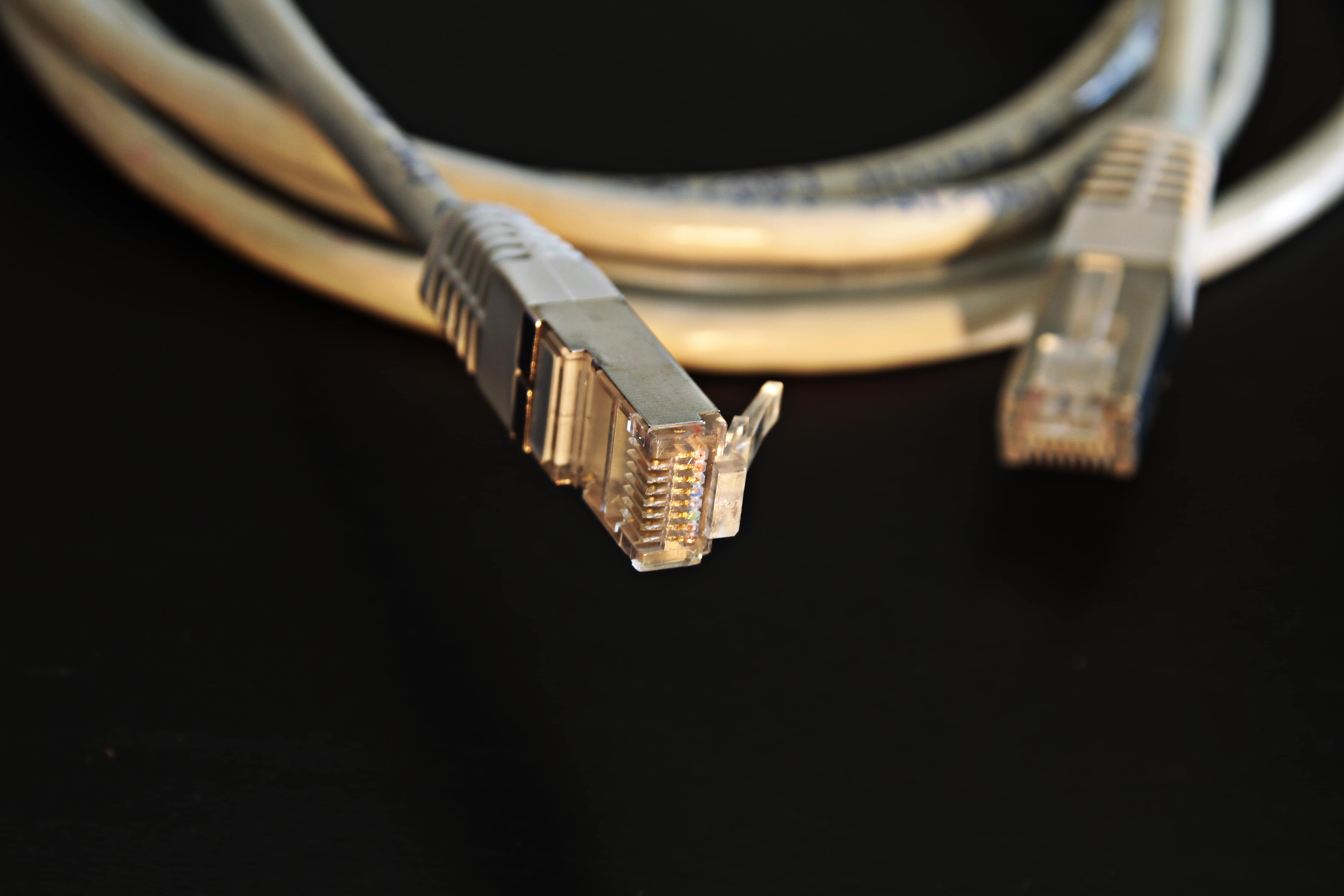 Il meurt en descendant en rappel avec un câble Ethernet depuis le 9ème étage de son immeuble